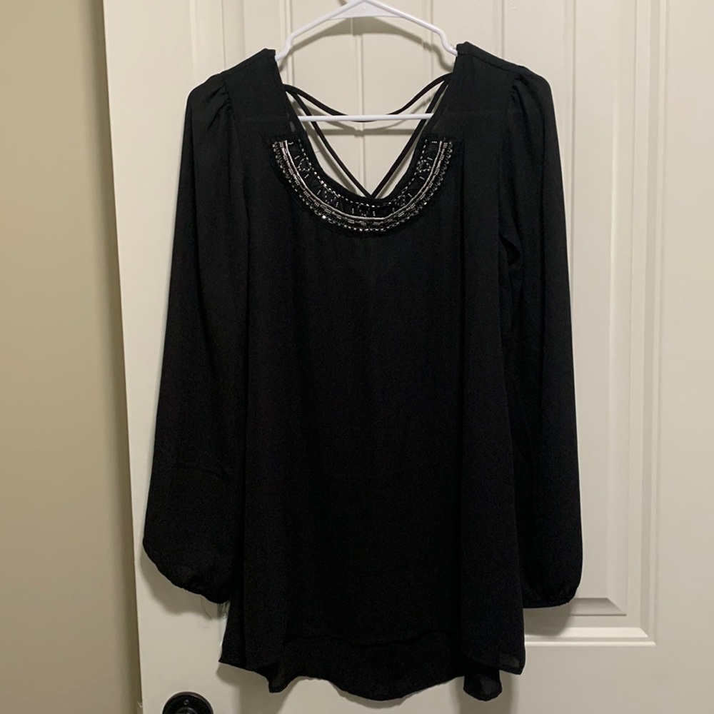 Studio Y peekaboo back Blouse